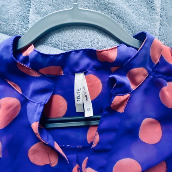 Women’s sheer high-low top - Picture 9 of 11